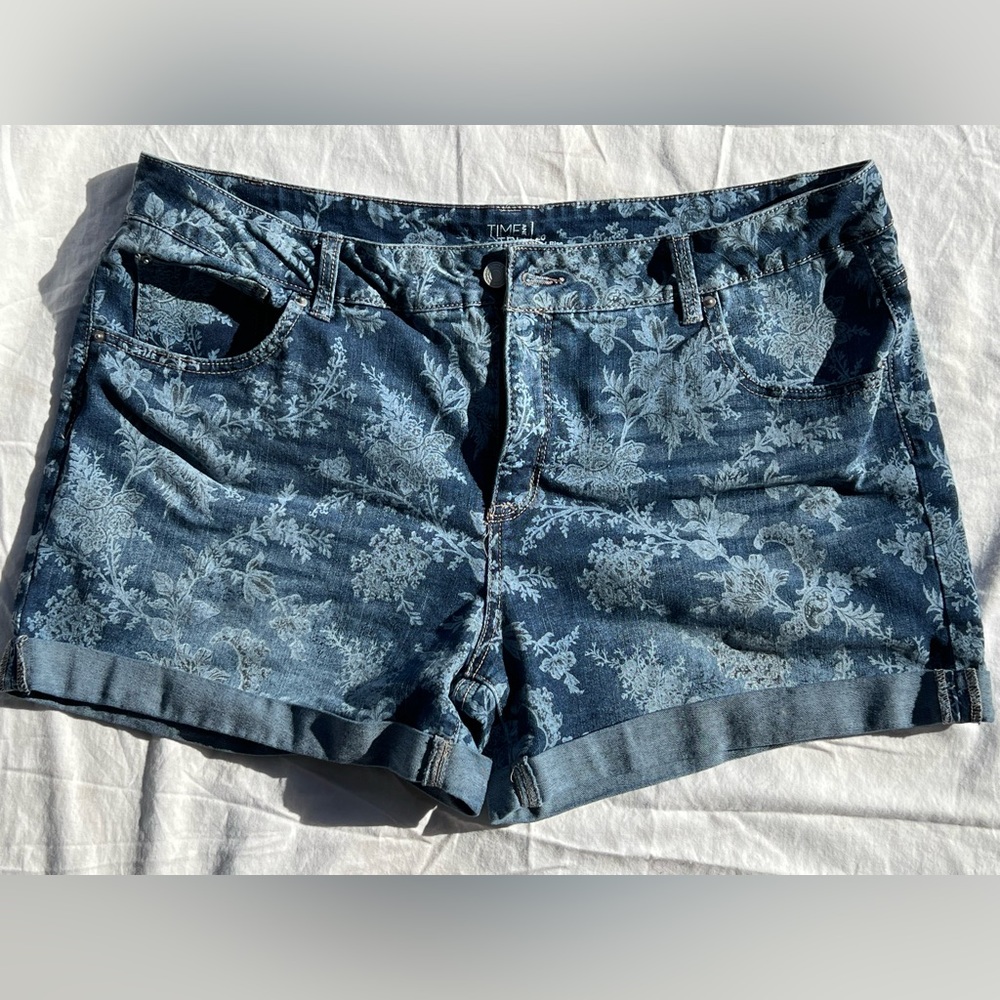 Time and Tru, Floral Denim shorts size 20